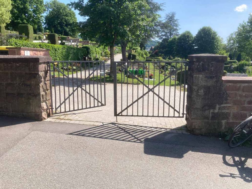 Mosbach Friedhof Osteingang
