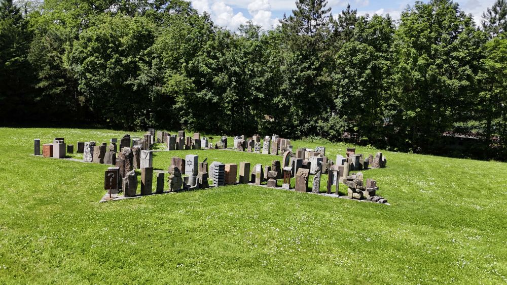 Das 25 Meter große Mahnmal in Form eines Davidsterns.