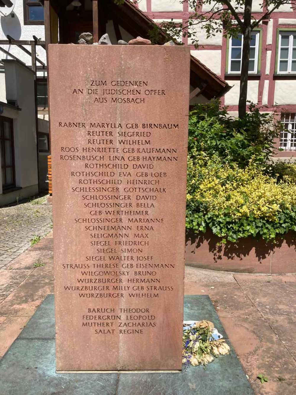 Gedenken am Synagogenplatz