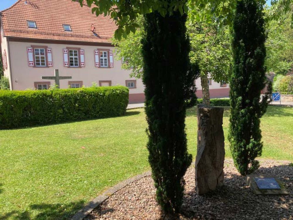 Hainstadter Schloss und Zweitstein