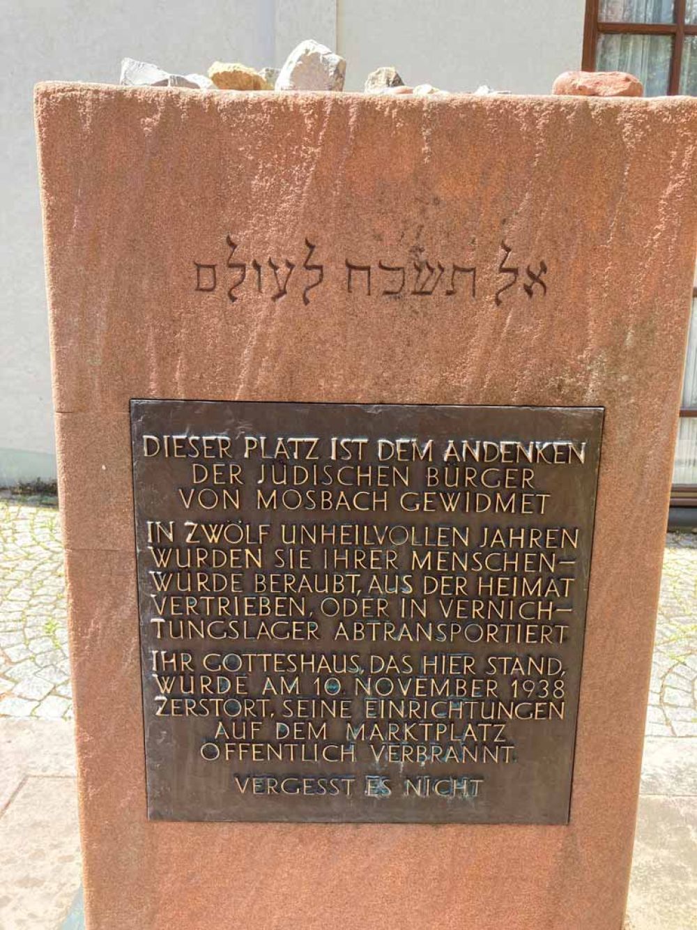 Gedenken am Synagogenplatz