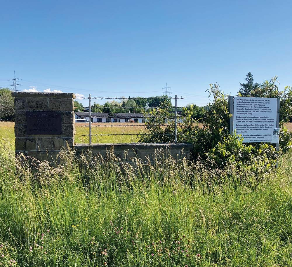 Gedenkstelle mit Tafel "zum Gedenken an die Opfer der Zwangsarbeit