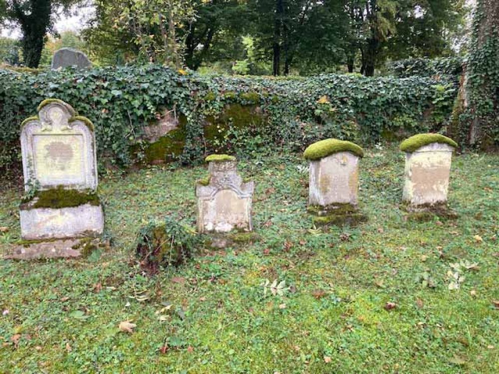 Steine auf dem Jüdischen Friedhof Mosbach