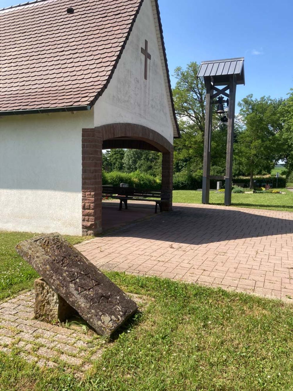 Friedhof Kleineicholzheim mit Zweitstein